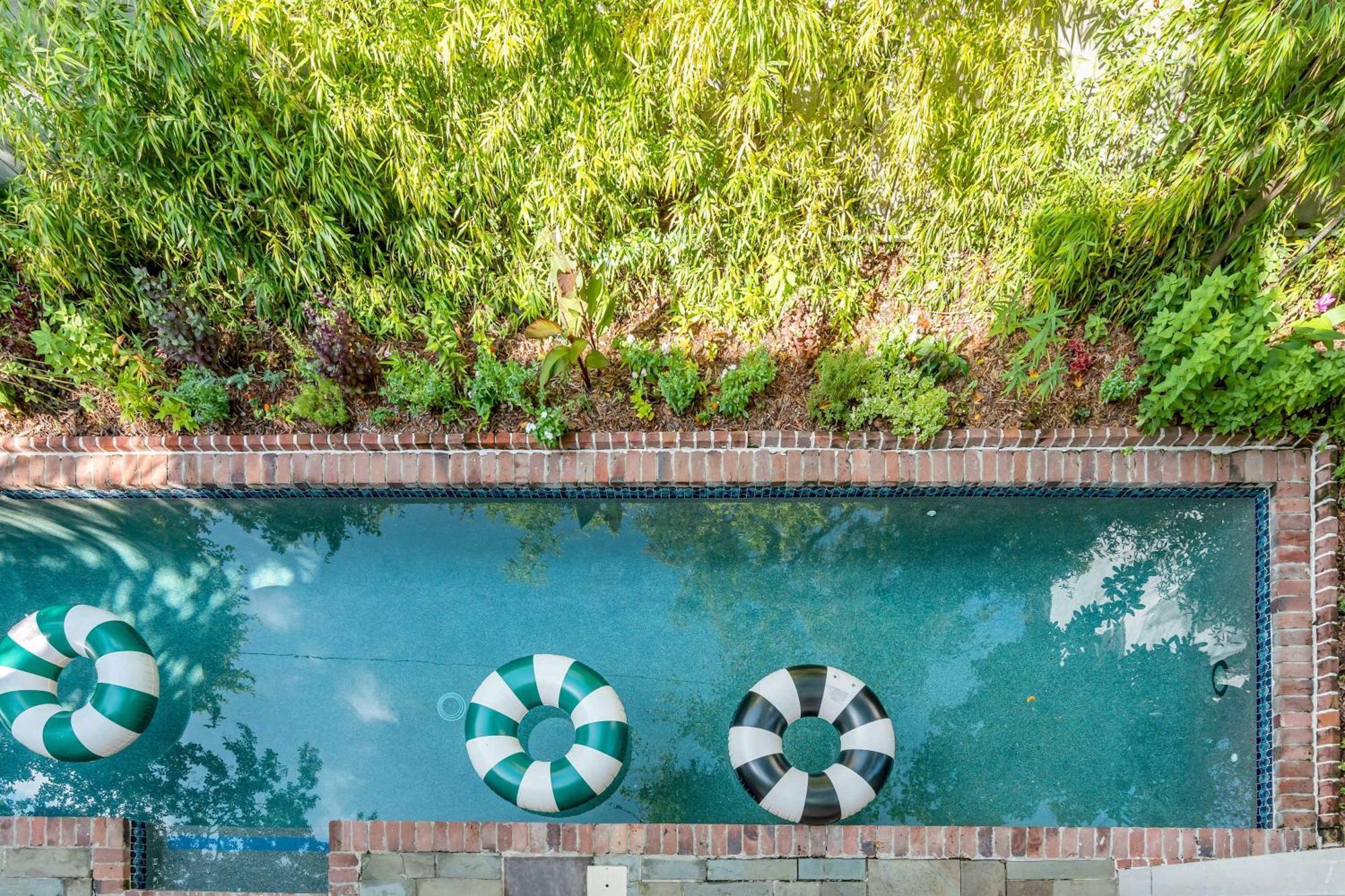 Serene Cottage With Beautiful Garden And Heated Pool Charleston Exterior photo